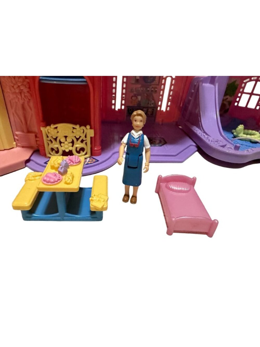 Fisher-Price Loving Family Sweet Streets Hotel with Accessories & Figure 2001 - Picture 4 of 10